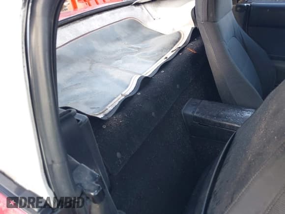 ✅ 1992 Mazda MX-5 Miata • VIN: JM1NA3518N1301302 • Lot: 43551340. Listed on IAAI with 176,162 mi. Free auction sales archive from the USA and detailed vehicle history report at DreamBid. Image 8.