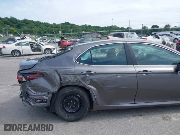 2021 Toyota Camry Hybrid LE с VIN 4T1C31AK7MU551305, выставлен на аукционе IAAI как лот 39548351 с пробегом Не указан миль и . История ставок и продаж доступна на DreamBid. Изображение 18.