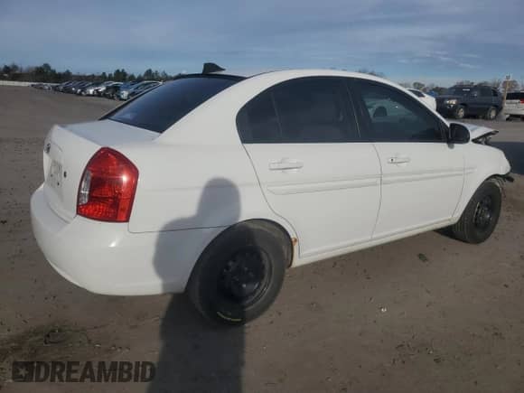 2009 Hyundai Accent Auto GLS z VIN KMHCN46C19U363058, wystawiony jako Copart lot #82562354 z przebiegiem 234 309 mil mil oraz Szkoda całkowita • Salvage title. Historia ofert i sprzedaży dostępna na DreamBid. Obrazek 3.