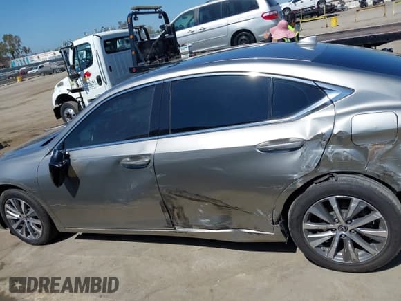 ✅ 2021 Lexus ES 300h • VIN: 58ACA1C1XMU007576 • Lot: 42302934. Listed on IAAI with 24,614 mi. Free auction sales archive from the USA and detailed vehicle history report at DreamBid. Image 14.