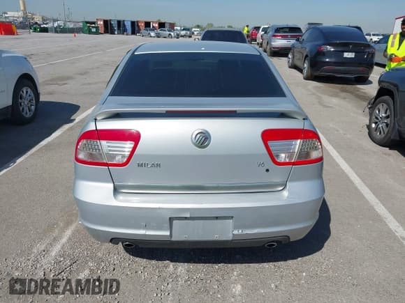 ✅ 2006 Mercury Milan • VIN: 3MEFM07146R611363 • Лот: 42047838. Опубликован ранее на IAAI с пробегом 191 062 миль. Бесплатный доступ к архиву аукционных продаж из США и подробный отчёт об истории автомобиля на DreamBid. Изображение 16.