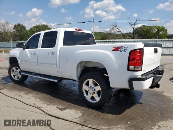 ✅ 2011 GMC Sierra 2500HD Denali • VIN: 1GT125C89BF204518 • Lot: 80949115. Listed on Copart with 253,768 mi. Free auction sales archive from the USA and detailed vehicle history report at DreamBid. Image 2.