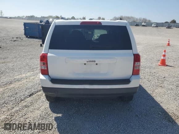 ✅ 2016 Jeep Patriot Sport SE • VIN: 1C4NJPBA4GD643097 • Lot: 81210205. Wystawiony na Copart z przebiegiem 119 270 mil. Bezpłatny archiwum sprzedaży aukcyjnych z USA i szczegółowy raport historii pojazdu na DreamBid. Zdjęcie 6.