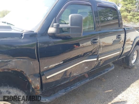 ✅ 2005 Chevrolet Silverado 2500HD LS • VIN: 1GCHK23UX5F857938 • Lot: 42169810. Wystawiony na IAAI z przebiegiem 212 327 mil. Bezpłatny archiwum sprzedaży aukcyjnych z USA i szczegółowy raport historii pojazdu na DreamBid. Zdjęcie 19.