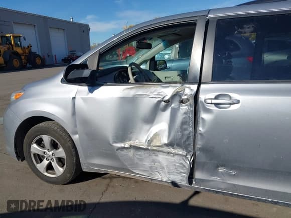 ✅ 2013 Toyota Sienna LE AAS • VIN: 5TDKK3DC7DS379526 • Лот: 43581744. Опубликован ранее на IAAI с пробегом 154 252 миль. Бесплатный доступ к архиву аукционных продаж из США и подробный отчёт об истории автомобиля на DreamBid. Изображение 6.