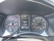 ✅ 2023 Toyota Tacoma SR • VIN: 3TYRX5GN7PT087621 • Lot: 41969368. Wystawiony na IAAI z przebiegiem 17 580 mil. Bezpłatny archiwum sprzedaży aukcyjnych z USA i szczegółowy raport historii pojazdu na DreamBid. Zdjęcie 7.