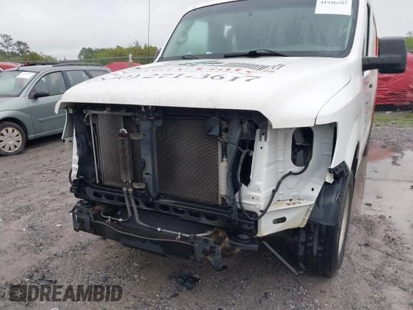 ✅ 2019 Nissan NV Cargo S • VIN: 1N6BF0KY0KN808846 • Lot: 41946597. Wystawiony na IAAI z przebiegiem 128 372 mil. Bezpłatny archiwum sprzedaży aukcyjnych z USA i szczegółowy raport historii pojazdu na DreamBid. Zdjęcie 6.