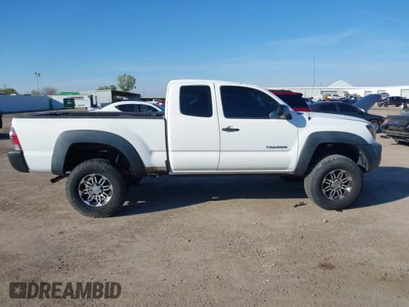 ✅ 2011 Toyota Tacoma PreRunner • VIN: 5TFTU4GN9BX001331 • Лот: 41138300. Опубликован ранее на IAAI с пробегом 122 215 миль. Бесплатный доступ к архиву аукционных продаж из США и подробный отчёт об истории автомобиля на DreamBid. Изображение 14.