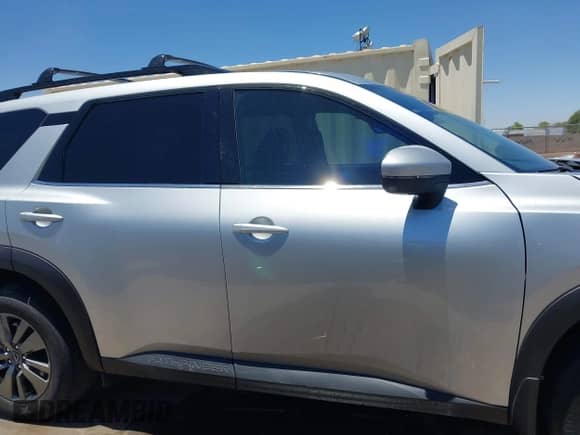 2024 Nissan Pathfinder SV z VIN 5N1DR3BAXRC297753, wystawiony jako IAAI lot #42461804 z przebiegiem 16 254 mil mil oraz . Historia ofert i sprzedaży dostępna na DreamBid. Obrazek 14.