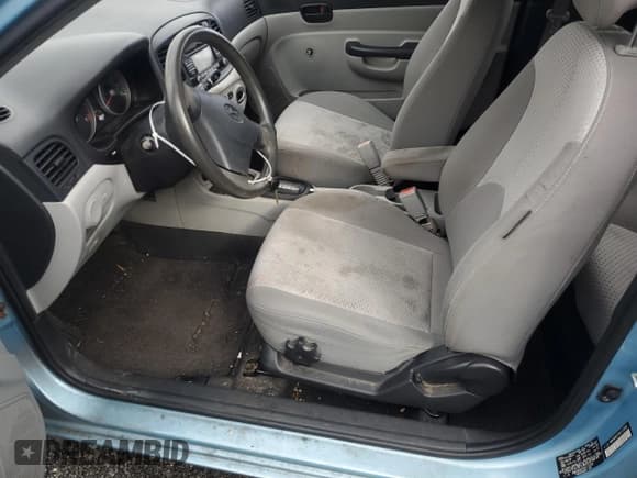 ✅ 2009 Hyundai Accent Auto GS • VIN: KMHCM36C99U112608 • Lot: 92350775. Wystawiony na Copart z przebiegiem 88 183 mil. Bezpłatny archiwum sprzedaży aukcyjnych z USA i szczegółowy raport historii pojazdu na DreamBid. Zdjęcie 7.