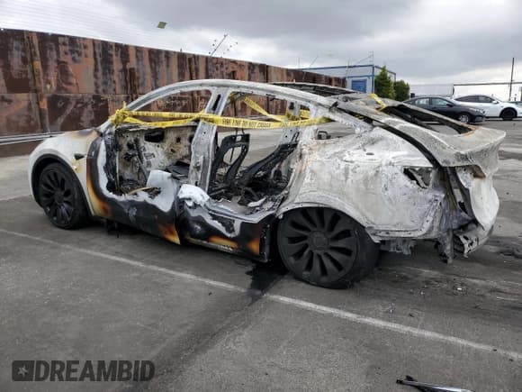 ✅ 2022 Tesla Model Y Performance • VIN: 7SAYGDEF9NF407460 • Lot: 84651275. Listed on Copart with Not provided. Free auction sales archive from the USA and detailed vehicle history report at DreamBid. Image 2.