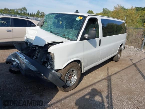 ✅ 2019 Chevrolet Express Passenger LT • VIN: 1GAZGPFG0K1169389 • Lot: 43116990. Wystawiony na IAAI z przebiegiem Nie podano. Bezpłatny archiwum sprzedaży aukcyjnych z USA i szczegółowy raport historii pojazdu na DreamBid. Zdjęcie 2.