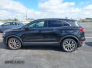 ✅ 2019 Lincoln MKC Select • VIN: 5LMCJ2C99KUL08014 • Lot: 43123646. Wystawiony na IAAI z przebiegiem 63 832 mil. Bezpłatny archiwum sprzedaży aukcyjnych z USA i szczegółowy raport historii pojazdu na DreamBid. Zdjęcie 14.