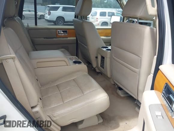 ✅ 2008 Lincoln Navigator • VIN: 5LMFU28528LJ14613 • Lot: 43122201. Wystawiony na IAAI z przebiegiem 165 067 mil. Bezpłatny archiwum sprzedaży aukcyjnych z USA i szczegółowy raport historii pojazdu na DreamBid. Zdjęcie 8.