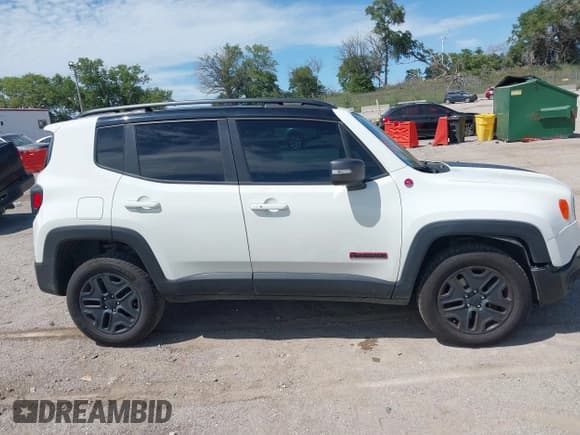 ✅ 2018 Jeep Renegade Trailhawk • VIN: ZACCJBCB8JPG81538 • Lot: 42813492. Listed on IAAI with 69,651 mi. Free auction sales archive from the USA and detailed vehicle history report at DreamBid. Image 13.