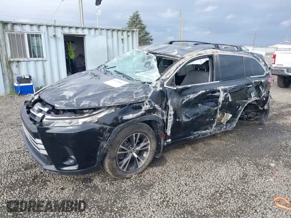 ✅ 2018 Toyota Highlander LE Plus • VIN: 5TDBZRFH2JS861971 • Lot: 43358842. Wystawiony na IAAI z przebiegiem 96 533 mil. Bezpłatny archiwum sprzedaży aukcyjnych z USA i szczegółowy raport historii pojazdu na DreamBid. Zdjęcie 2.