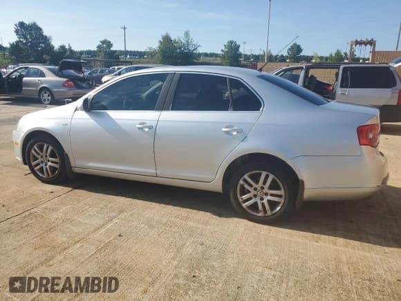 ✅ 2007 Volkswagen Jetta Wolfsburg Edition • VIN: 3VWEF71K77M083797 • Lot: 67279695. Wystawiony na Copart z przebiegiem 184 901 mil. Bezpłatny archiwum sprzedaży aukcyjnych z USA i szczegółowy raport historii pojazdu na DreamBid. Zdjęcie 2.