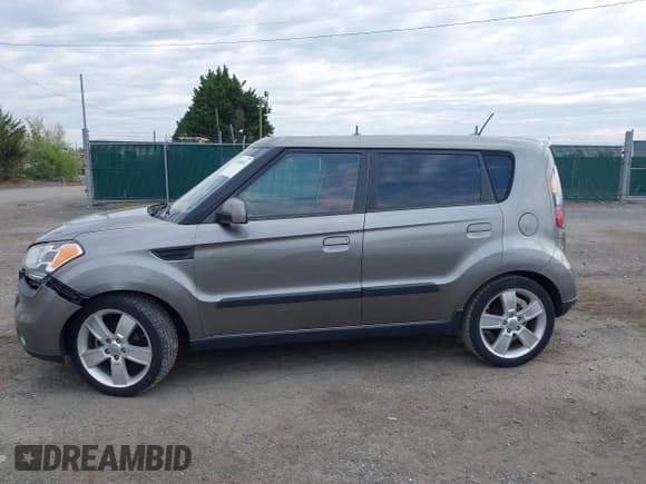 ✅ 2010 Kia Soul + • VIN: KNDJT2A27A7177760 • Lot: 42006882. Listed on IAAI with 127,142 mi. Free auction sales archive from the USA and detailed vehicle history report at DreamBid. Image 14.
