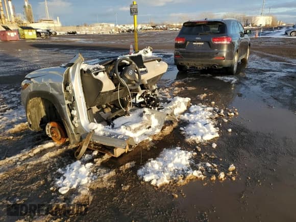 ✅ 2023 Toyota Corolla Cross L • VIN: 7MUAAAAG0PV064006 • Lot: 91984485. Wystawiony na Copart z przebiegiem Nie podano. Bezpłatny archiwum sprzedaży aukcyjnych z USA i szczegółowy raport historii pojazdu na DreamBid. Zdjęcie 2.