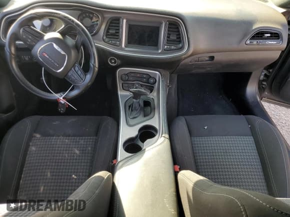 ✅ 2022 Dodge Challenger SXT • VIN: 2C3CDZAG0NH144608 • Lot: 92120125. Wystawiony na Copart z przebiegiem 26 688 mil. Bezpłatny archiwum sprzedaży aukcyjnych z USA i szczegółowy raport historii pojazdu na DreamBid. Zdjęcie 8.