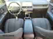 ✅ 2022 Hyundai Ioniq 5 SE • VIN: KM8KMDAF2NU051714 • Lot: 82382415. Wystawiony na Copart z przebiegiem 91 336 mil. Bezpłatny archiwum sprzedaży aukcyjnych z USA i szczegółowy raport historii pojazdu na DreamBid. Zdjęcie 8.