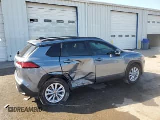 ✅ 2025 Toyota Corolla Cross LE • VIN: 7MUCAAAG0SV150952 • Lot: 84576865. Wystawiony na Copart z przebiegiem 554 mil. Bezpłatny archiwum sprzedaży aukcyjnych z USA i szczegółowy raport historii pojazdu na DreamBid. Zdjęcie 3.