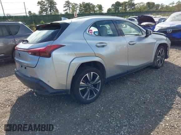 ✅ 2023 Lexus UX 250h Premium • VIN: JTHP9JBH7P2064515 • Lot: 43382117. Listed on IAAI with 32,348 mi. Free auction sales archive from the USA and detailed vehicle history report at DreamBid. Image 4.