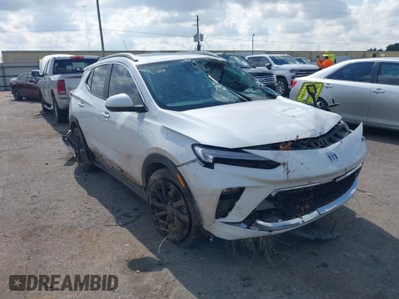 ✅ 2024 Buick Encore GX Sport Touring • VIN: KL4AMDSL9RB075699 • Lot: 42910043. Wystawiony na IAAI z przebiegiem 49 467 mil. Bezpłatny archiwum sprzedaży aukcyjnych z USA i szczegółowy raport historii pojazdu na DreamBid. Zdjęcie 1.