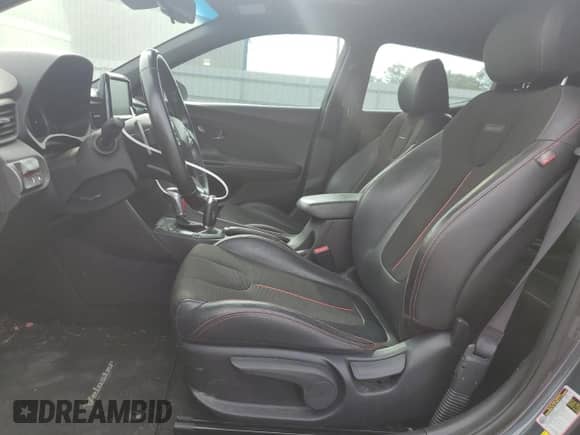 2019 Hyundai Veloster 2.0 с VIN KMHTG6AF3KU011368, выставлен на аукционе Copart как лот 69217564 с пробегом 77 177 миль миль и Списание • Salvage title. История ставок и продаж доступна на DreamBid. Изображение 7.