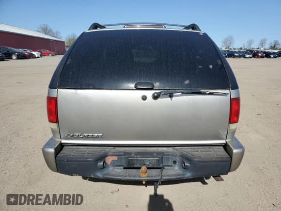 ✅ 2005 Chevrolet Blazer LS • VIN: 1GNCT18X55K111366 • Lot: 54942375. Wystawiony na Copart z przebiegiem Nie podano. Bezpłatny archiwum sprzedaży aukcyjnych z USA i szczegółowy raport historii pojazdu na DreamBid. Zdjęcie 6.