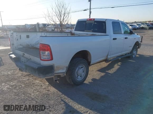✅ 2022 Ram 2500 Tradesman • VIN: 3C6UR5HJ4NG130956 • Lot: 41934589. Listed on IAAI with 117,963 mi. Free auction sales archive from the USA and detailed vehicle history report at DreamBid. Image 4.