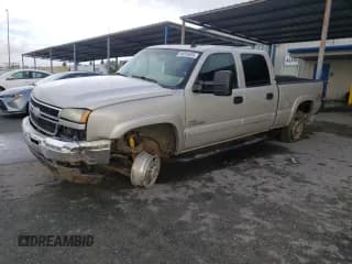 ✅ 2007 Chevrolet Silverado 2500HD LT1 • VIN: 1GCHK23D27F159679 • Lot: 86856835. Wystawiony na Copart z przebiegiem 262 409 mil. Bezpłatny archiwum sprzedaży aukcyjnych z USA i szczegółowy raport historii pojazdu na DreamBid. Zdjęcie 1.