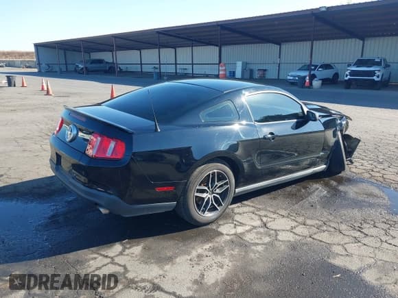 ✅ 2012 Ford Mustang Premium • VIN: 1ZVBP8AM4C5261141 • Lot: 43217325. Listed on IAAI with 129,419 mi. Free auction sales archive from the USA and detailed vehicle history report at DreamBid. Image 4.