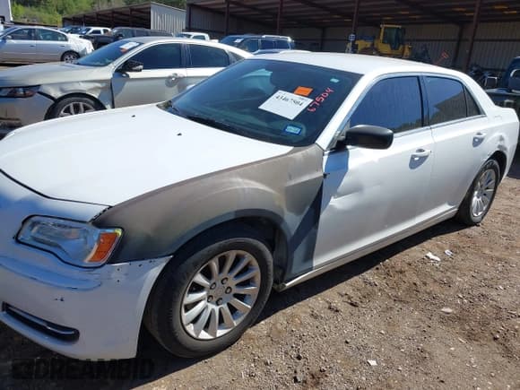 ✅ 2013 Chrysler 300 • VIN: 2C3CCAAG6DH743256 • Лот: 43467504. Опубликован ранее на IAAI с пробегом 123 948 миль. Бесплатный доступ к архиву аукционных продаж из США и подробный отчёт об истории автомобиля на DreamBid. Изображение 6.