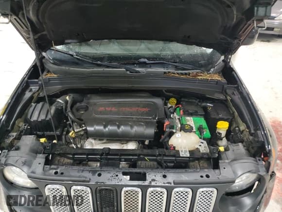 ✅ 2017 Jeep Renegade Latitude • VIN: ZACCJABB8HPF64886 • Лот: 93491645. Опубликован ранее на Copart с пробегом 114 687 миль. Бесплатный доступ к архиву аукционных продаж из США и подробный отчёт об истории автомобиля на DreamBid. Изображение 12.