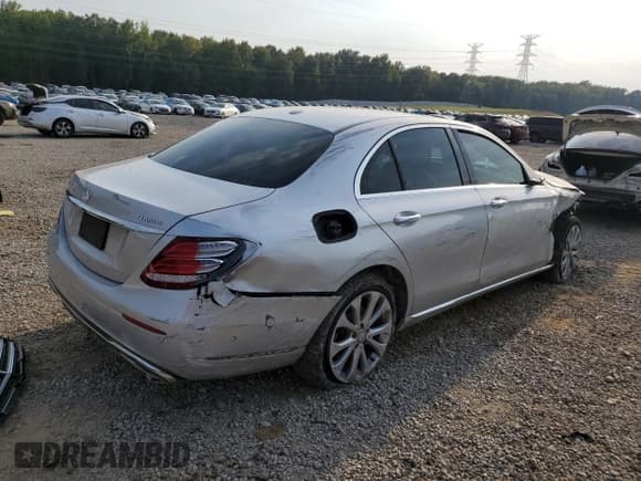 ✅ 2017 Mercedes-Benz E 300 Luxury • VIN: WDDZF4KB0HA187005 • Лот: 81250715. Опубликован ранее на Copart с пробегом 98 545 миль. Бесплатный доступ к архиву аукционных продаж из США и подробный отчёт об истории автомобиля на DreamBid. Изображение 3.