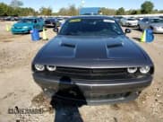 ✅ 2022 Dodge Challenger SXT • VIN: 2C3CDZGG1NH142907 • Lot: 81664914. Wystawiony na Copart z przebiegiem 24 230 mil. Bezpłatny archiwum sprzedaży aukcyjnych z USA i szczegółowy raport historii pojazdu na DreamBid. Zdjęcie 11.