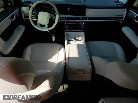 ✅ 2024 Hyundai Santa Fe Calligraphy • VIN: 5NMP54GL9RH053655 • Лот: 80542235. Опубликован ранее на Copart с пробегом 10 897 миль. Бесплатный доступ к архиву аукционных продаж из США и подробный отчёт об истории автомобиля на DreamBid. Изображение 8.