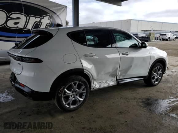 2024 Dodge Hornet R/T z VIN ZACPDFCW1R3A28605, wystawiony jako Copart lot #63086245 z przebiegiem 17 740 mil mil oraz Szkoda całkowita • Salvage title. Historia ofert i sprzedaży dostępna na DreamBid. Obrazek 3.