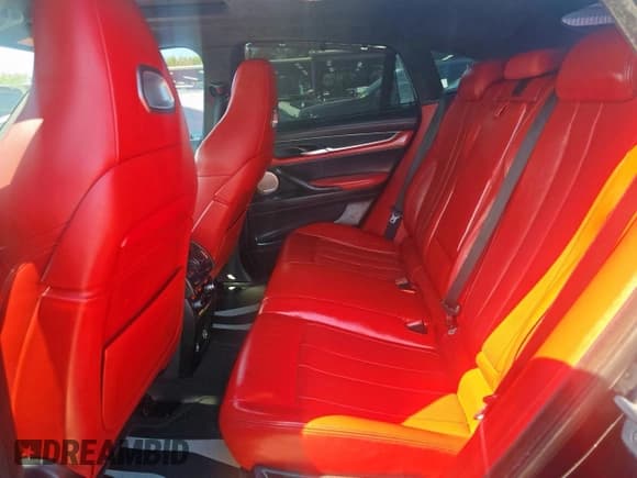 ✅ 2016 BMW X6 M • VIN: 5YMKW8C56G0R43377 • Lot: 86826245. Wystawiony na Copart z przebiegiem 133 084 mil. Bezpłatny archiwum sprzedaży aukcyjnych z USA i szczegółowy raport historii pojazdu na DreamBid. Zdjęcie 6.