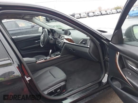 ✅ 2014 BMW 3 Series 328i xDrive • VIN: WBA3B5C54EF599613 • Лот: 43722846. Опубликован ранее на IAAI с пробегом 133 076 миль. Бесплатный доступ к архиву аукционных продаж из США и подробный отчёт об истории автомобиля на DreamBid. Изображение 5.