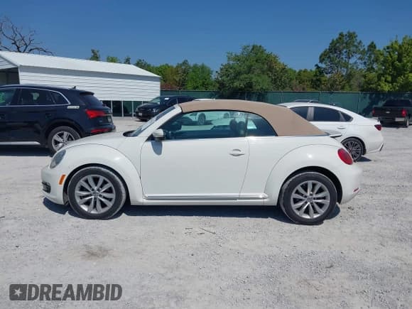 ✅ 2013 Volkswagen Beetle 2.5L • VIN: 3VW5P7AT3DM811617 • Lot: 42055769. Listed on IAAI with 93,810 mi. Free auction sales archive from the USA and detailed vehicle history report at DreamBid. Image 14.