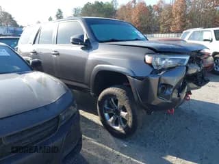 ✅ 2018 Toyota 4Runner SR5 • VIN: JTEBU5JR3J5483720 • Lot: 40948046. Wystawiony na IAAI z przebiegiem 97 994 mil. Bezpłatny archiwum sprzedaży aukcyjnych z USA i szczegółowy raport historii pojazdu na DreamBid. Zdjęcie 1.