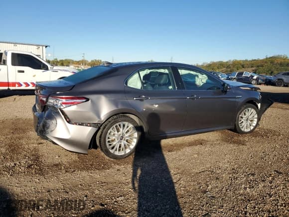 ✅ 2020 Toyota Camry Hybrid XLE • VIN: 4T1F31AK9LU545811 • Lot: 87482865. Listed on Copart with 33,175 mi. Free auction sales archive from the USA and detailed vehicle history report at DreamBid. Image 3.