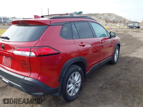 ✅ 2022 Toyota Corolla Cross LE • VIN: 7MUBAABG0NV006929 • Lot: 43645833. Listed on IAAI with 11,248 mi. Free auction sales archive from the USA and detailed vehicle history report at DreamBid. Image 4.