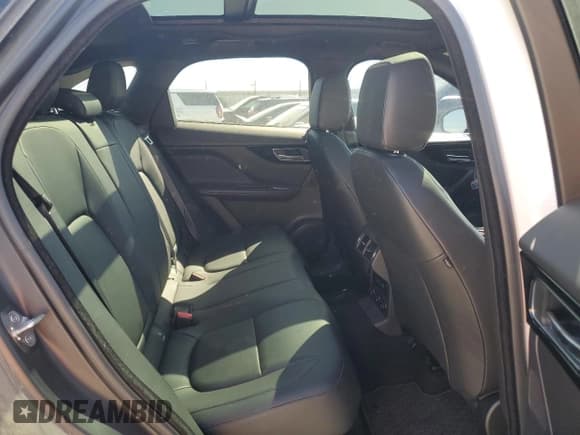 ✅ 2018 Jaguar F-Pace 20d Premium • VIN: SADCJ2FN6JA260721 • Lot: 71735695. Wystawiony na Copart z przebiegiem 83 228 mil. Bezpłatny archiwum sprzedaży aukcyjnych z USA i szczegółowy raport historii pojazdu na DreamBid. Zdjęcie 10.