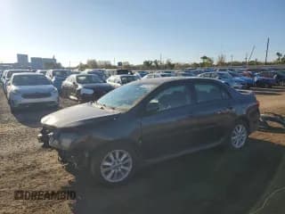 ✅ 2009 Toyota Corolla LE • VIN: 1NXBU40E99Z101149 • Лот: 90708105. Опубликован ранее на Copart с пробегом 153 810 миль. Бесплатный доступ к архиву аукционных продаж из США и подробный отчёт об истории автомобиля на DreamBid. Изображение 1.