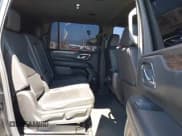 ✅ 2021 Chevrolet Suburban LT • VIN: 1GNSKCKD9MR263360 • Lot: 42205517. Wystawiony na IAAI z przebiegiem 127 733 mil. Bezpłatny archiwum sprzedaży aukcyjnych z USA i szczegółowy raport historii pojazdu na DreamBid. Zdjęcie 8.