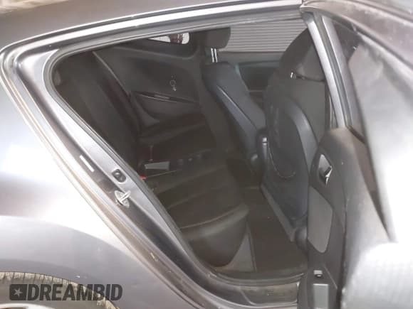 ✅ 2013 Hyundai Veloster w/Gray Int • VIN: KMHTC6AD4DU117924 • Lot: 41339465. Wystawiony na IAAI z przebiegiem 156 004 mil. Bezpłatny archiwum sprzedaży aukcyjnych z USA i szczegółowy raport historii pojazdu na DreamBid. Zdjęcie 8.