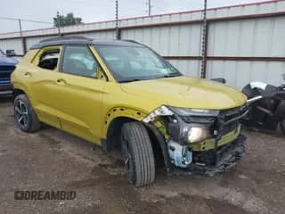 2023 Chevrolet TrailBlazer RS z VIN KL79MTSL3PB093385, wystawiony jako IAAI lot #42628629 z przebiegiem 34 375 mil mil oraz . Historia ofert i sprzedaży dostępna na DreamBid. Obrazek 1.